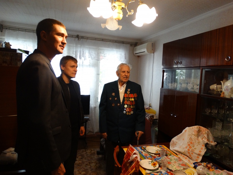 В канун празднования Победы в Великой Отечественной Войне актив Совета депутатов Туапсе навещает ветеранов.
