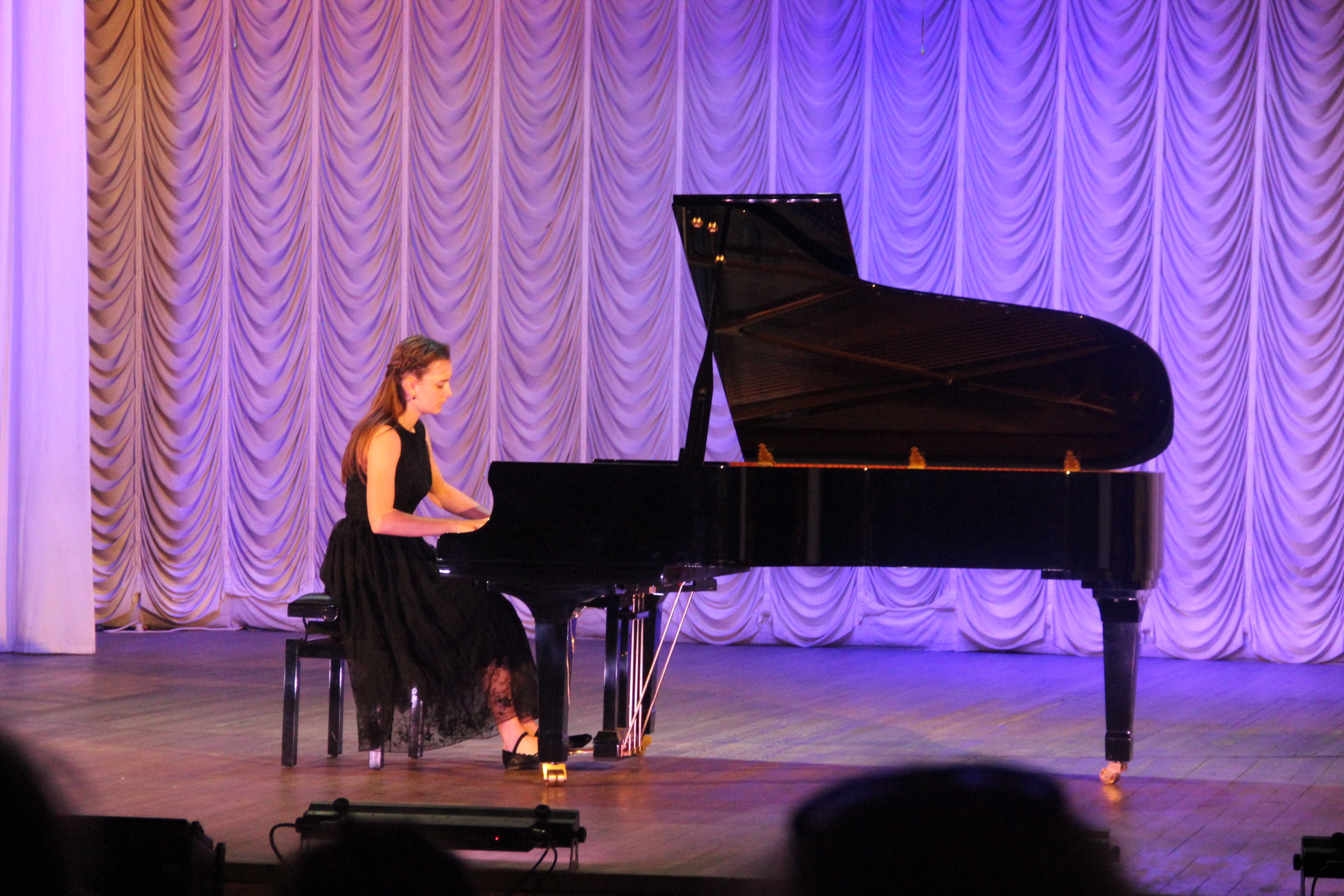 Концерт-поздравление с Днем города Туапсе от Марии Кожариновой
