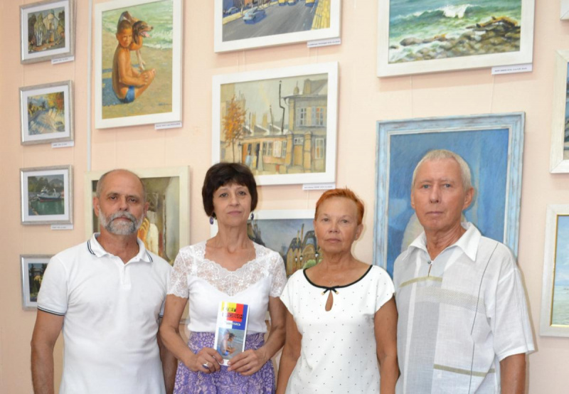 В Туапсе проходит персональная выставка картин художника Олега Бровина