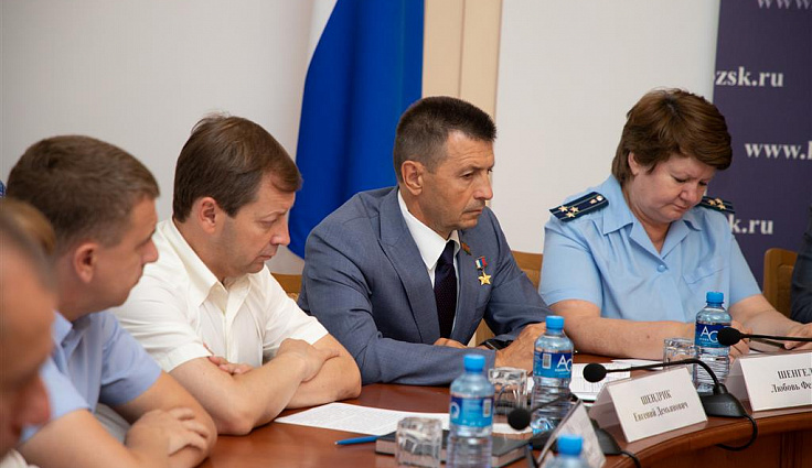 Владимир Стародубцев принял участие в парламентских слушаниях ЗСК 