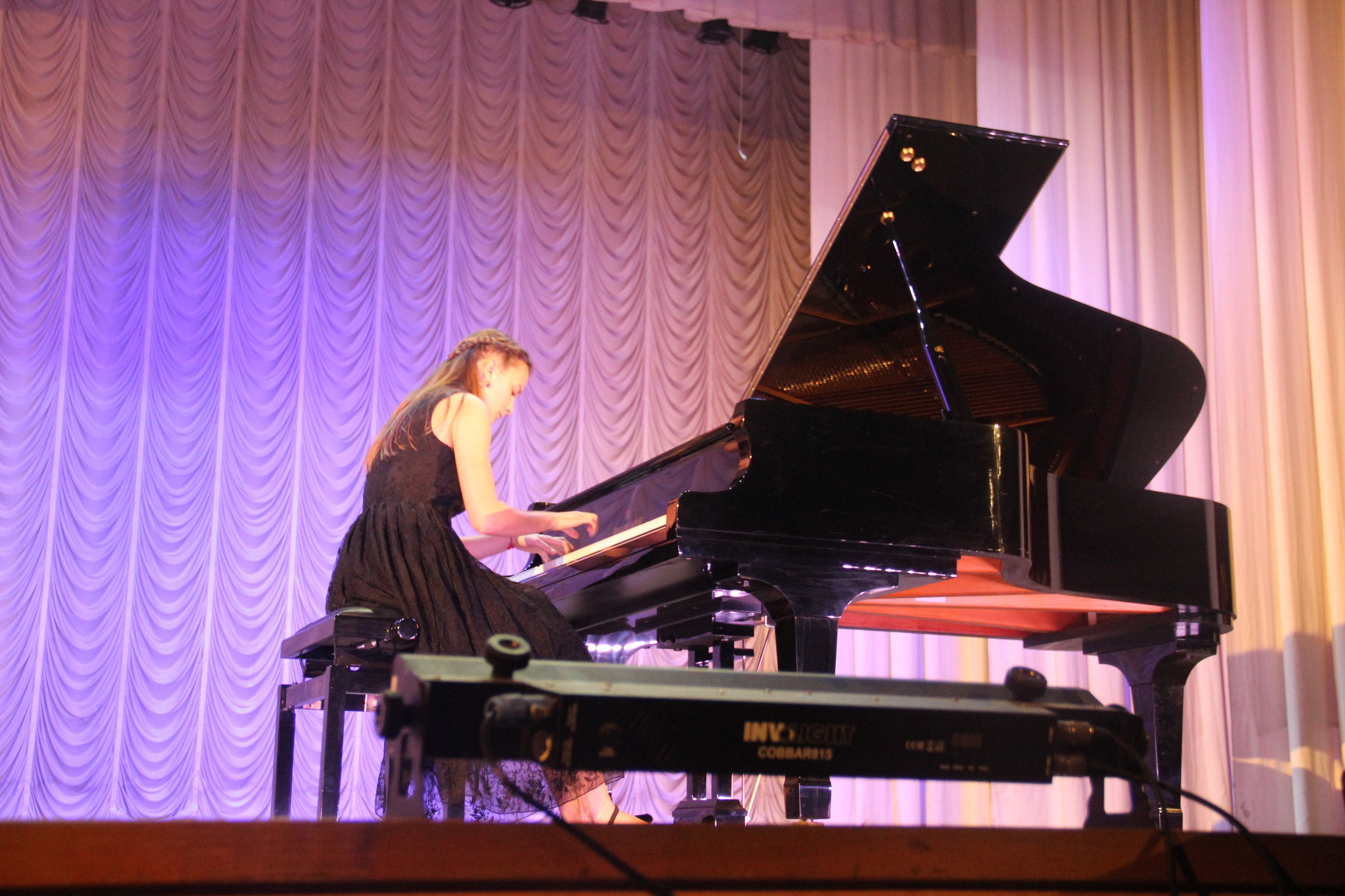 Концерт-поздравление с Днем города Туапсе от Марии Кожариновой