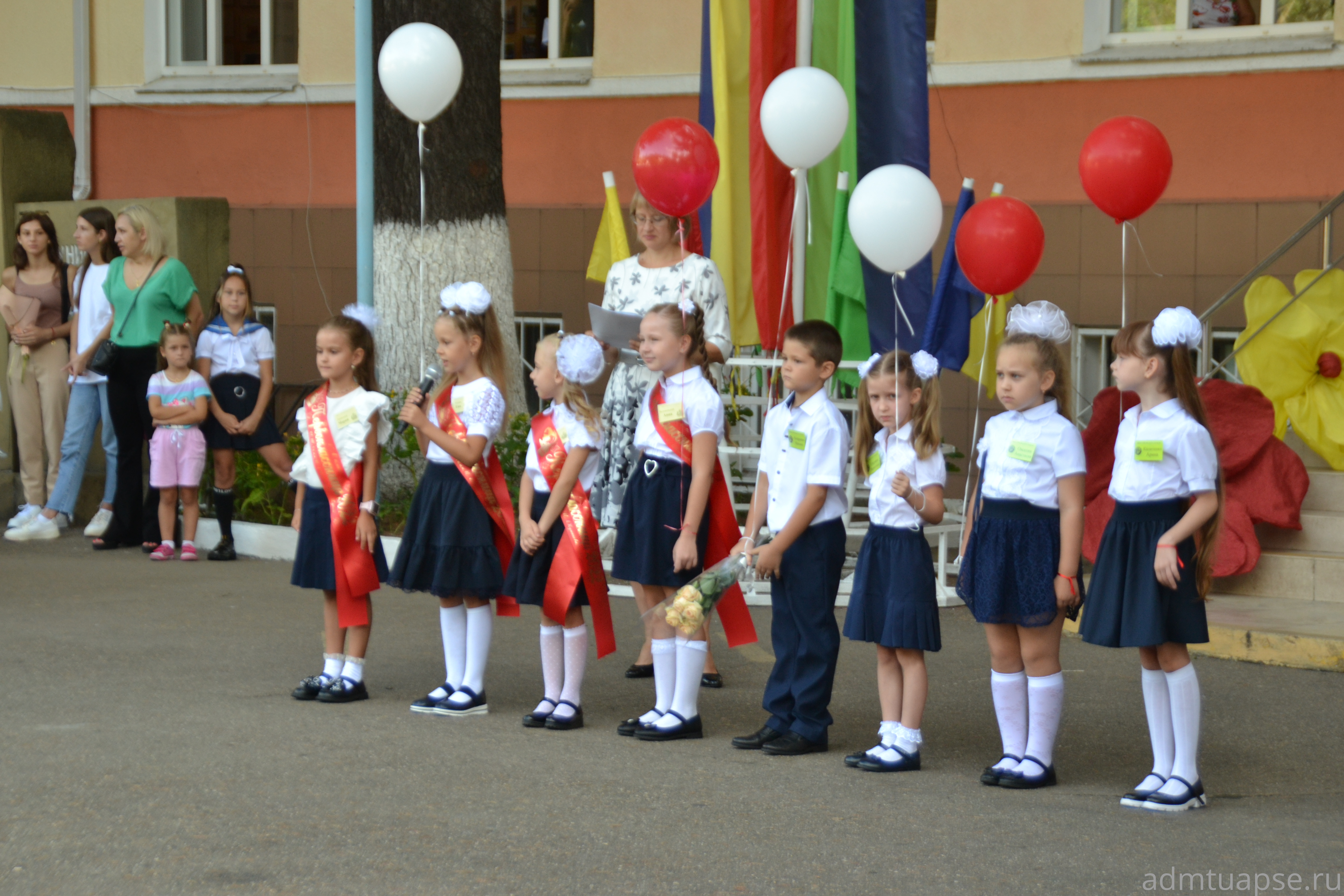 Сергей Бондаренко поздравил с Днем знаний туапсинских школьников