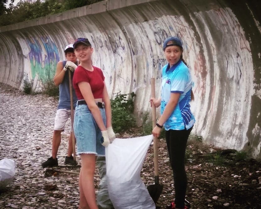 В Туапсе молодежь провела экологическую акцию «Чистый берег»