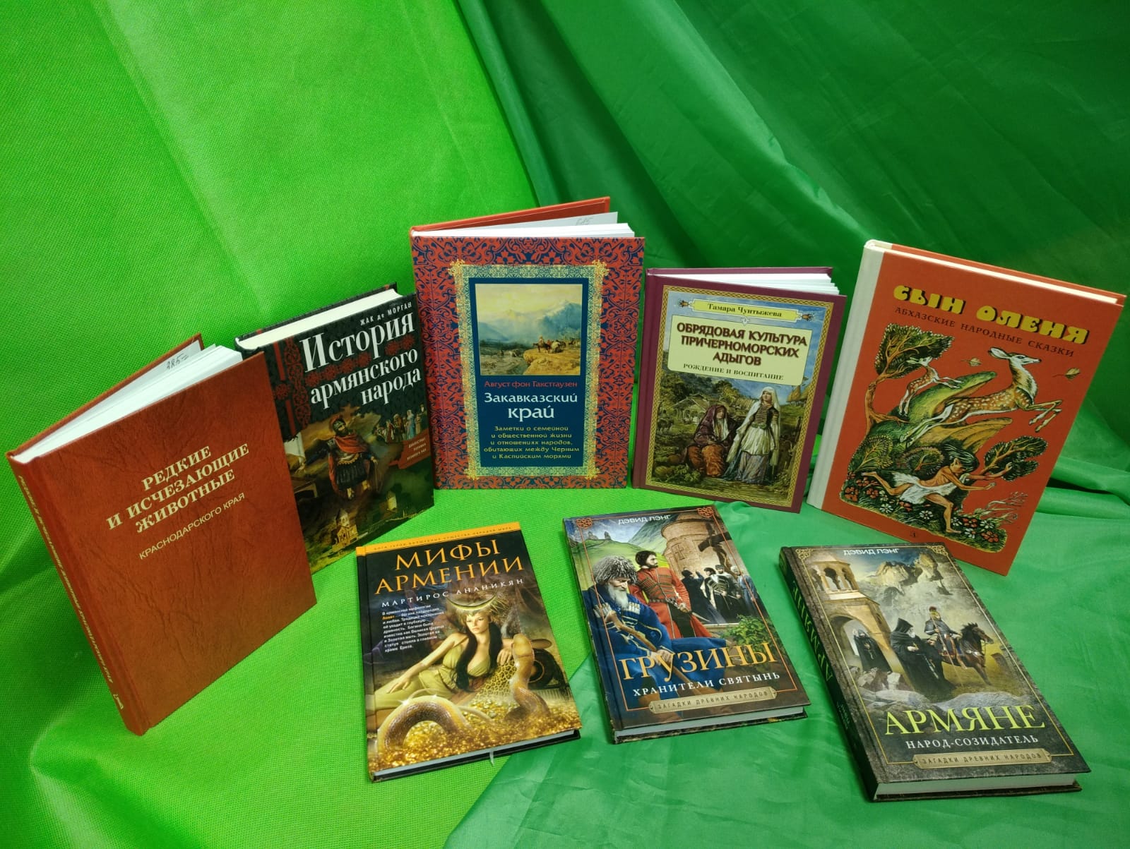 Новые книги об истории и традициях – библиотекам для туапсинцев