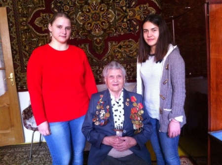 Волонтеры МБУ ТГП "Туапсинский городской молодежный центр" посетили ветерана Великой Отечественной Войны