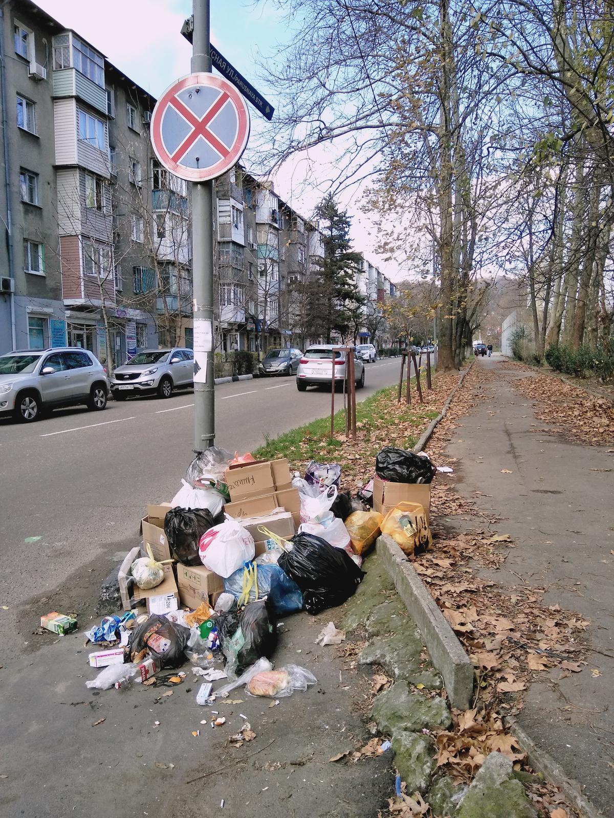 Перенести мусорные контейнеры с главных улиц города
