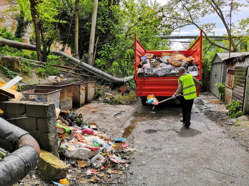 В Туапсе усилен контроль за вывозом мусора