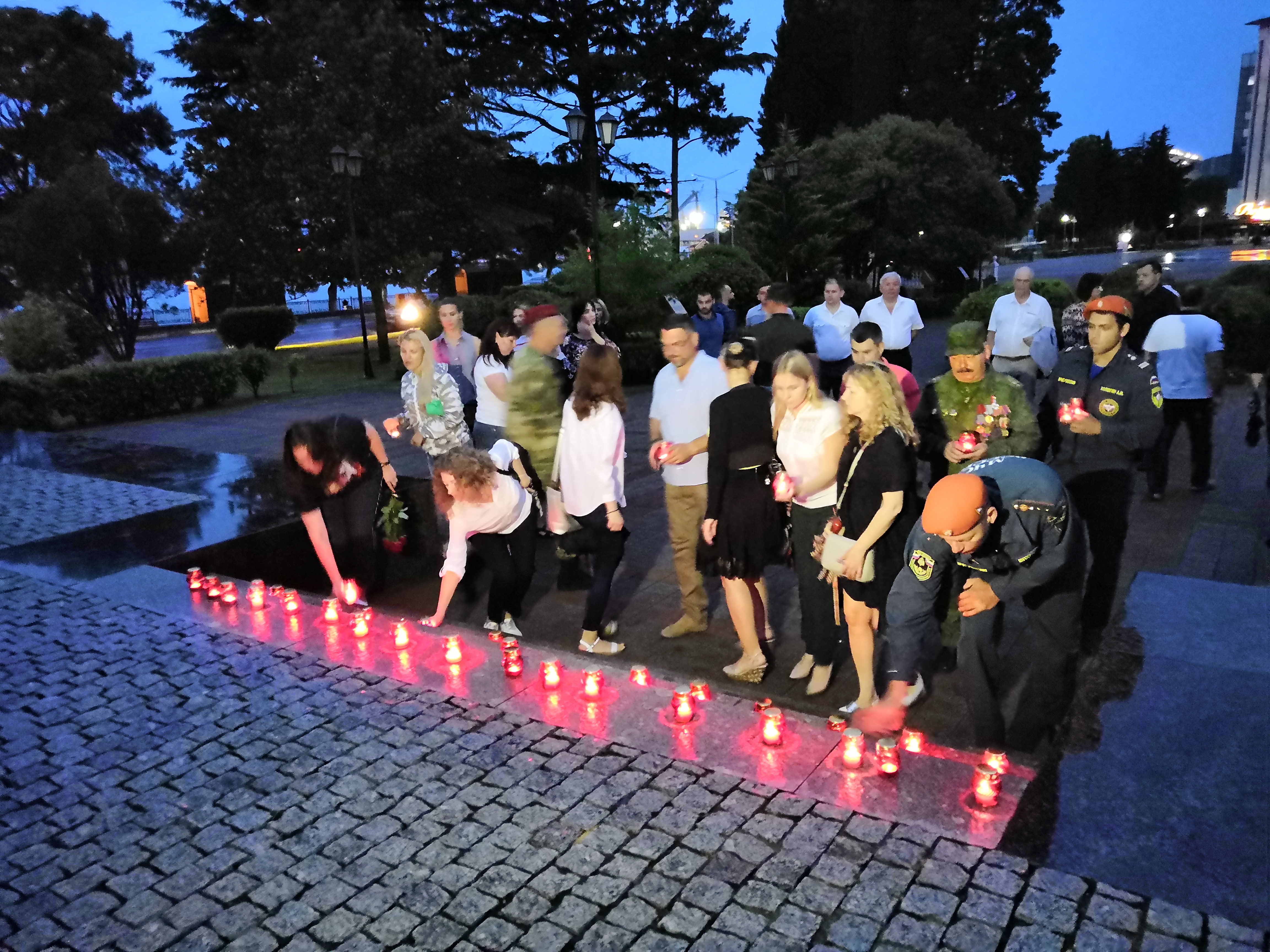 В День памяти и скорби в Туапсе прошла акция "Свеча памяти"