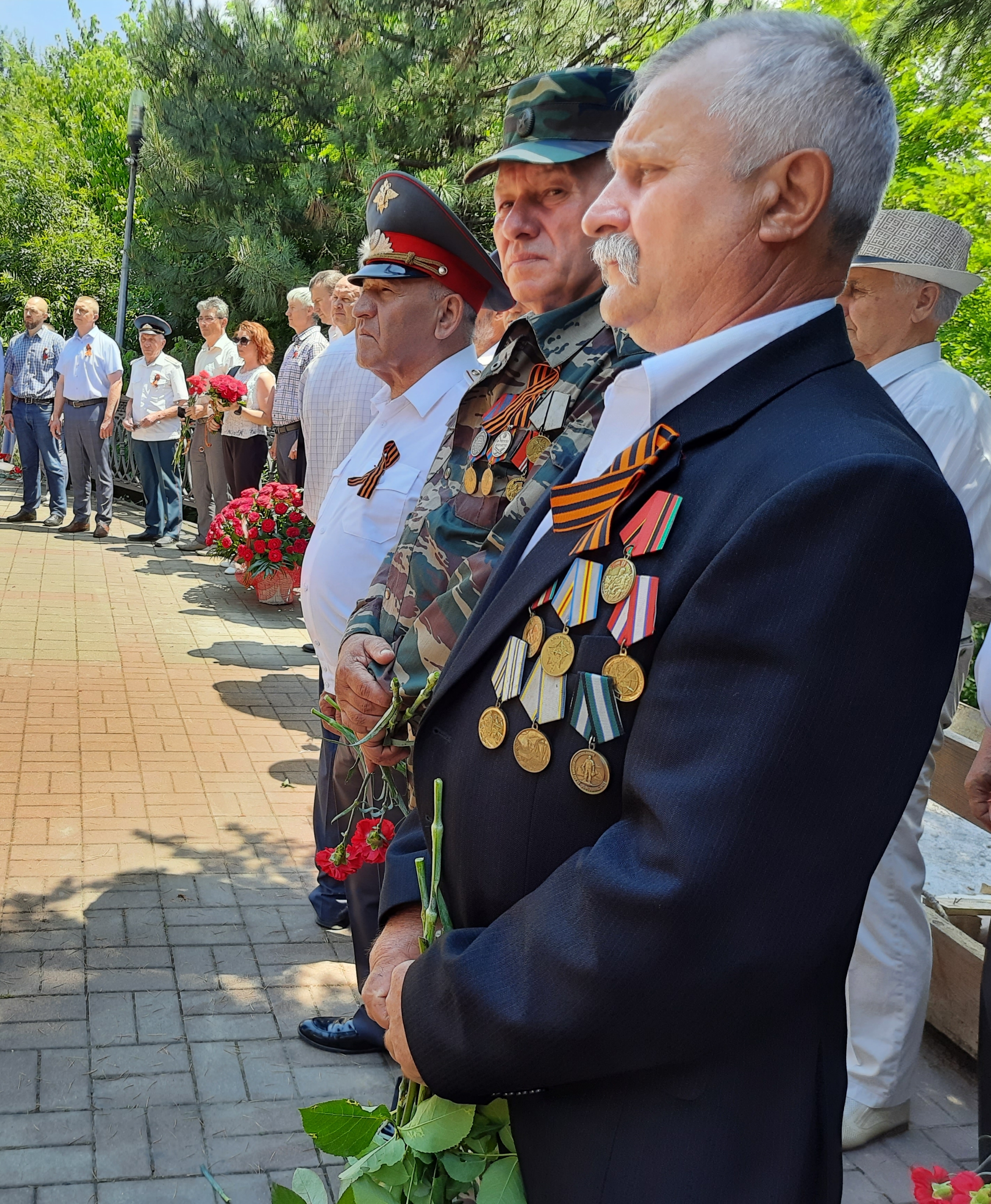 Траурный митинг на Горке Героев у памятника Неизвестному солдату