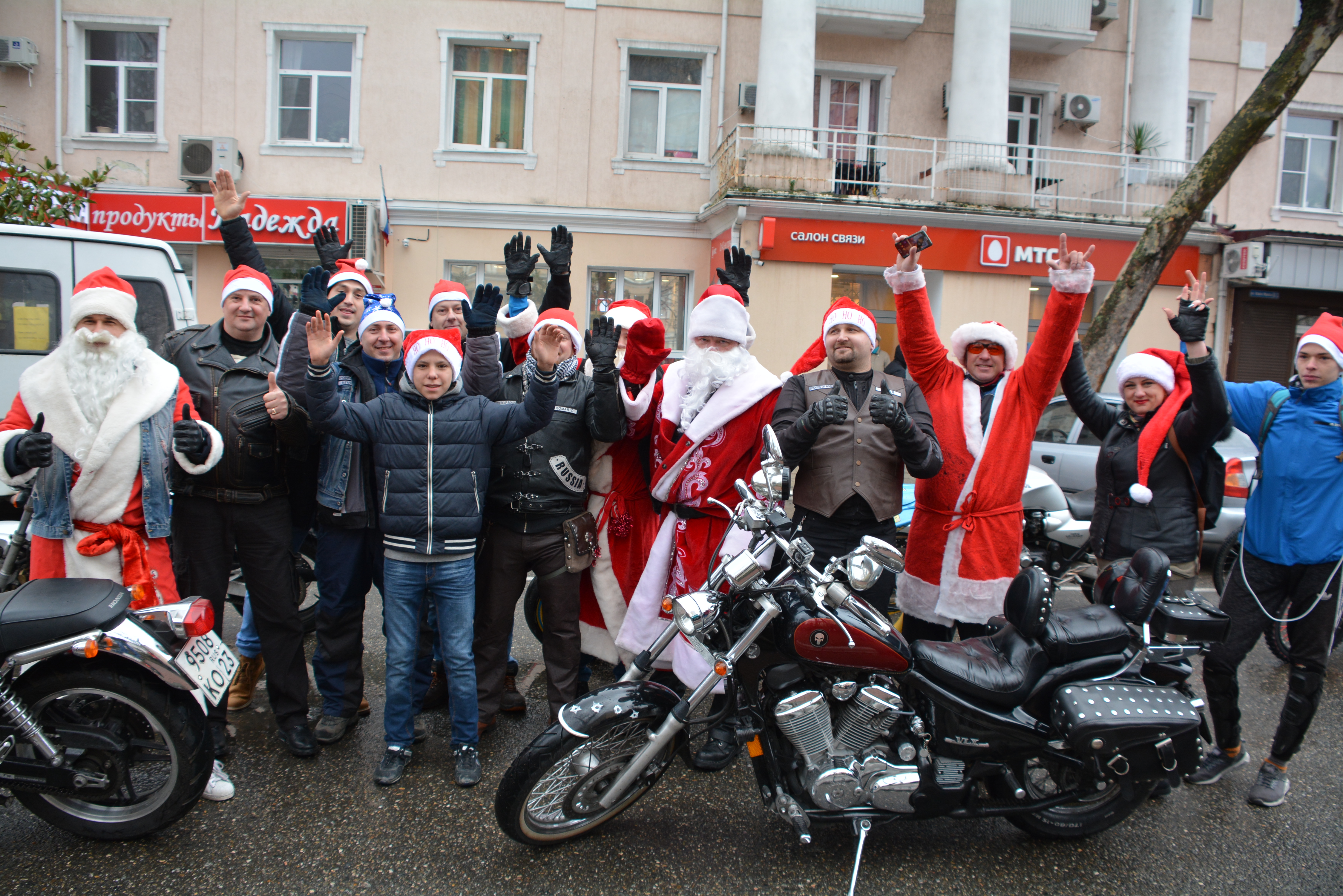 Парад Дедов Морозов в Туапсе